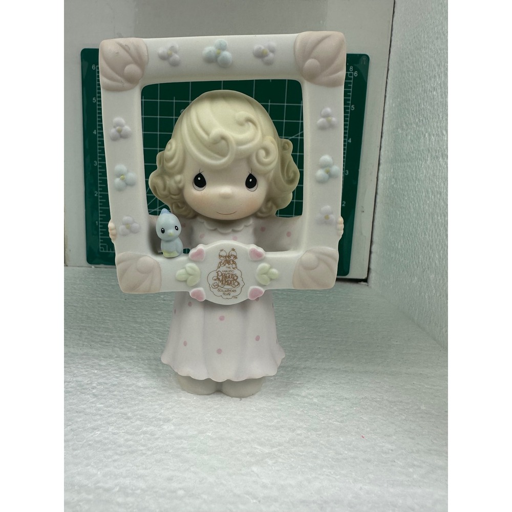 Precious Moments "You're As Pretty As A Picture" Figurine 1996